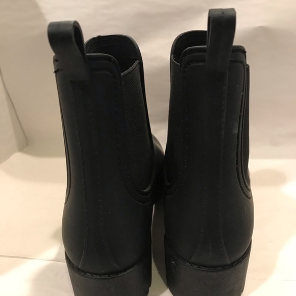 Chelsea Waterproof Boots - Picture 3 of 5
